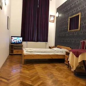 4 2. Budapest